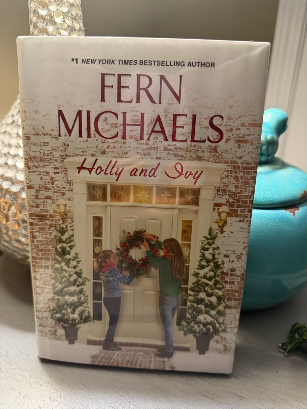 Holly and Ivy Holiday Book by Fern Michaels. EUC